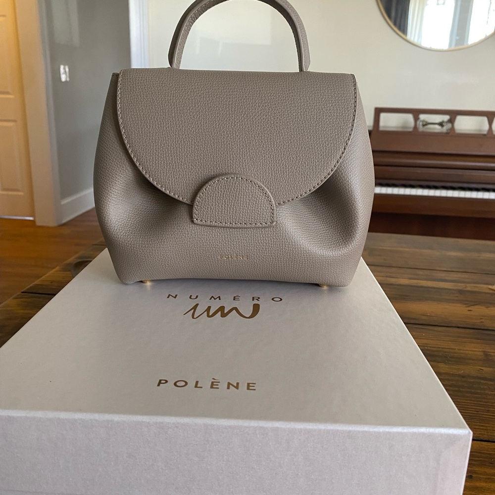 Polene numero un, Taupe